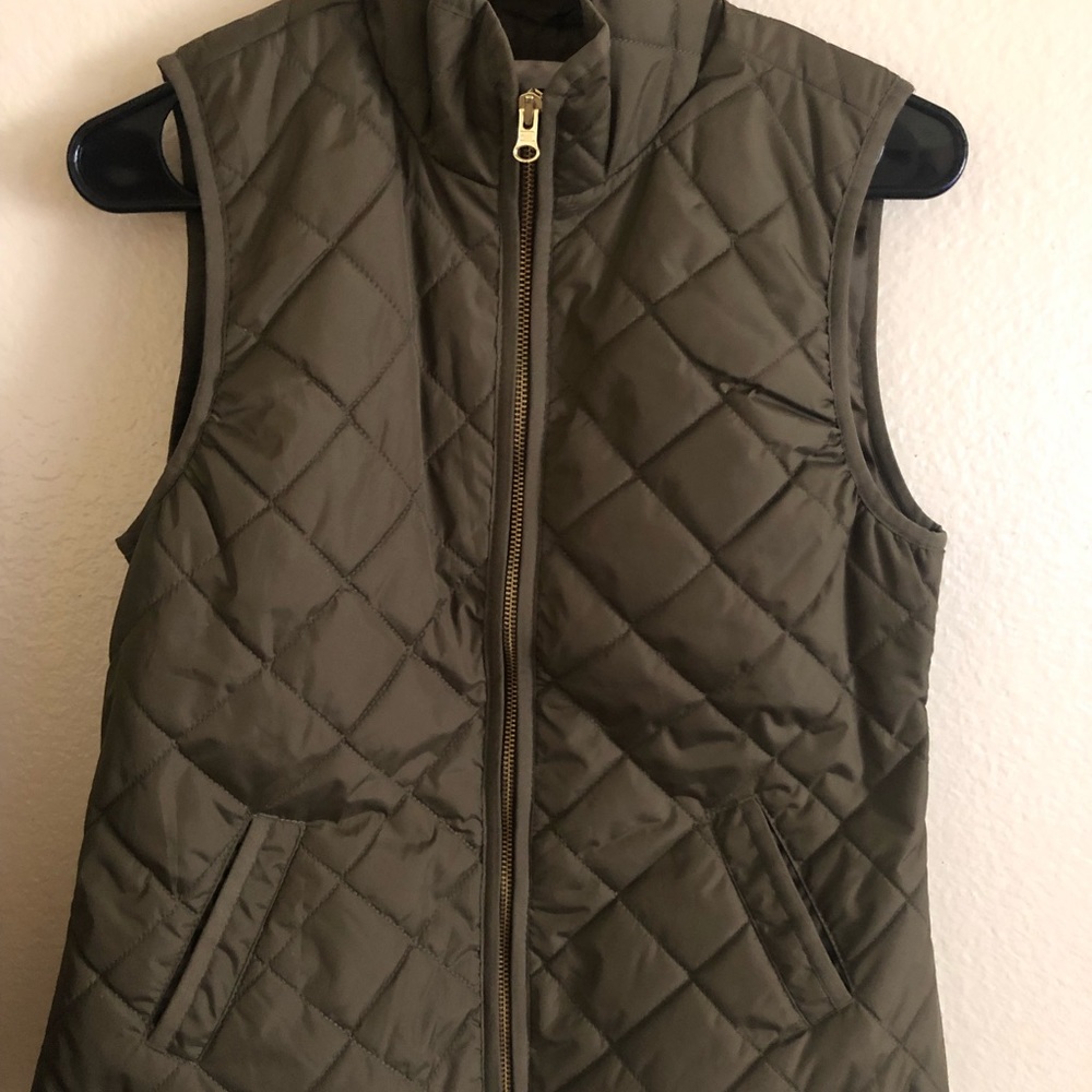 OLIVE GREEN QUILTED VEST